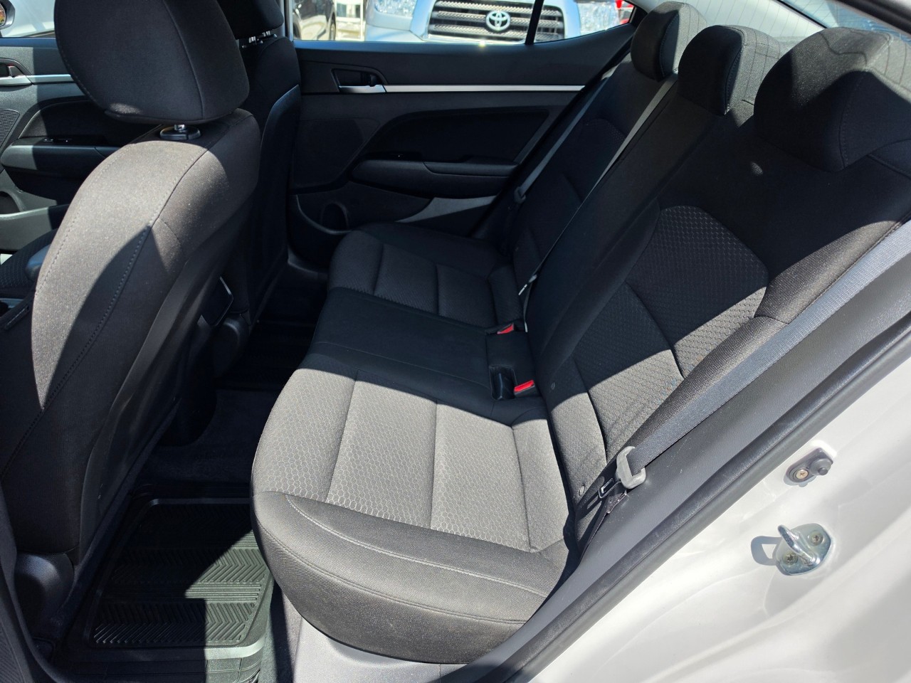 2019 Hyundai Elantra photo 12