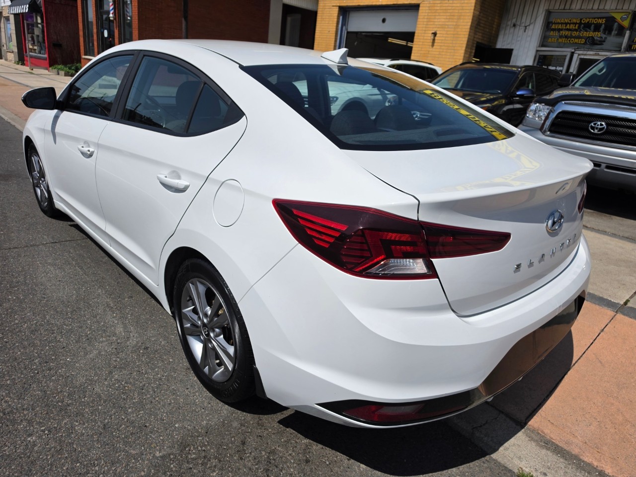 2019 Hyundai Elantra photo 5
