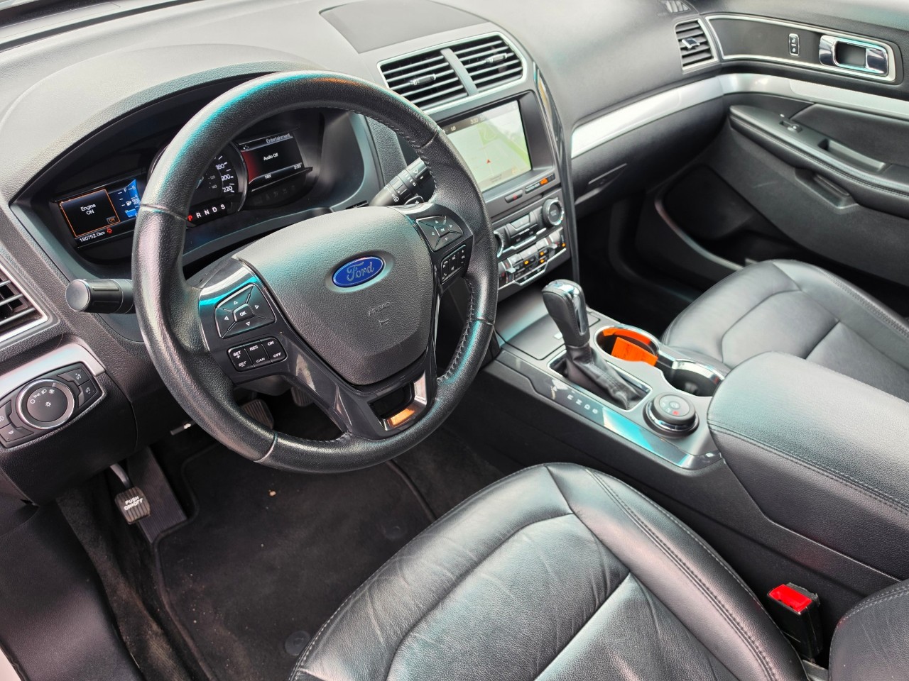 2017 Ford Explorer photo 12