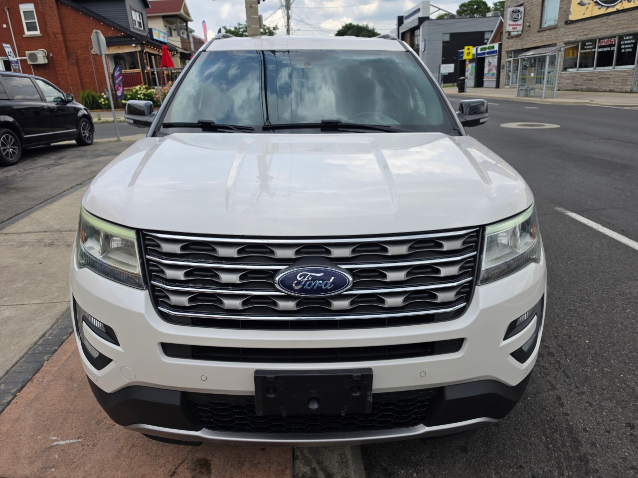 2017 Ford Explorer photo 2
