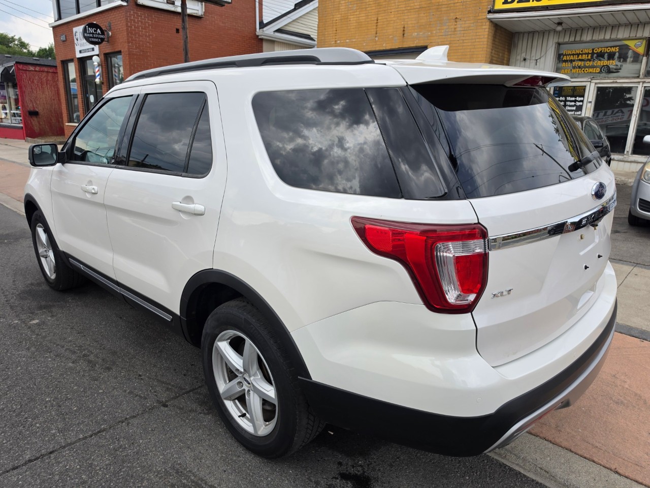 2017 Ford Explorer photo 5
