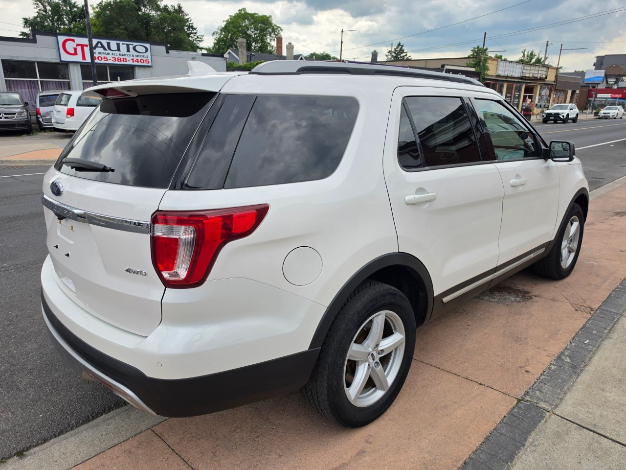 2017 Ford Explorer photo 7