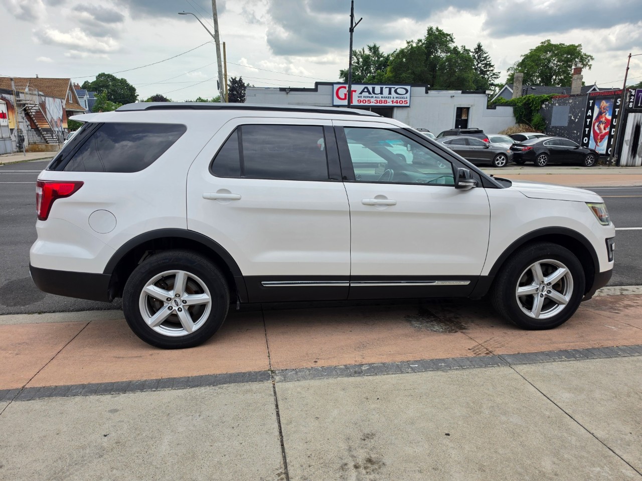 2017 Ford Explorer photo 8
