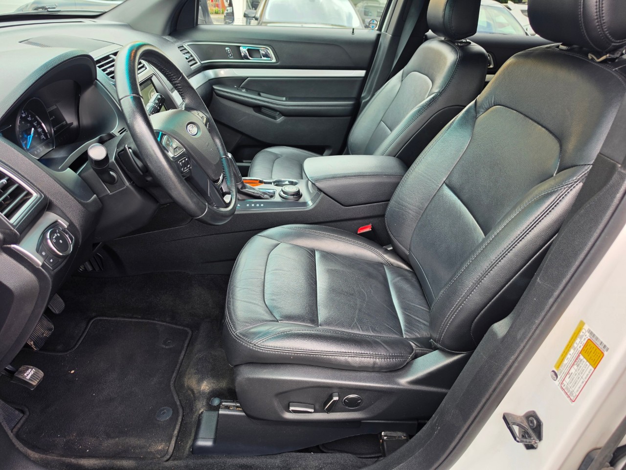 2017 Ford Explorer photo 9
