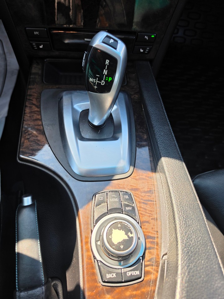 2010 BMW 5 Series photo 14