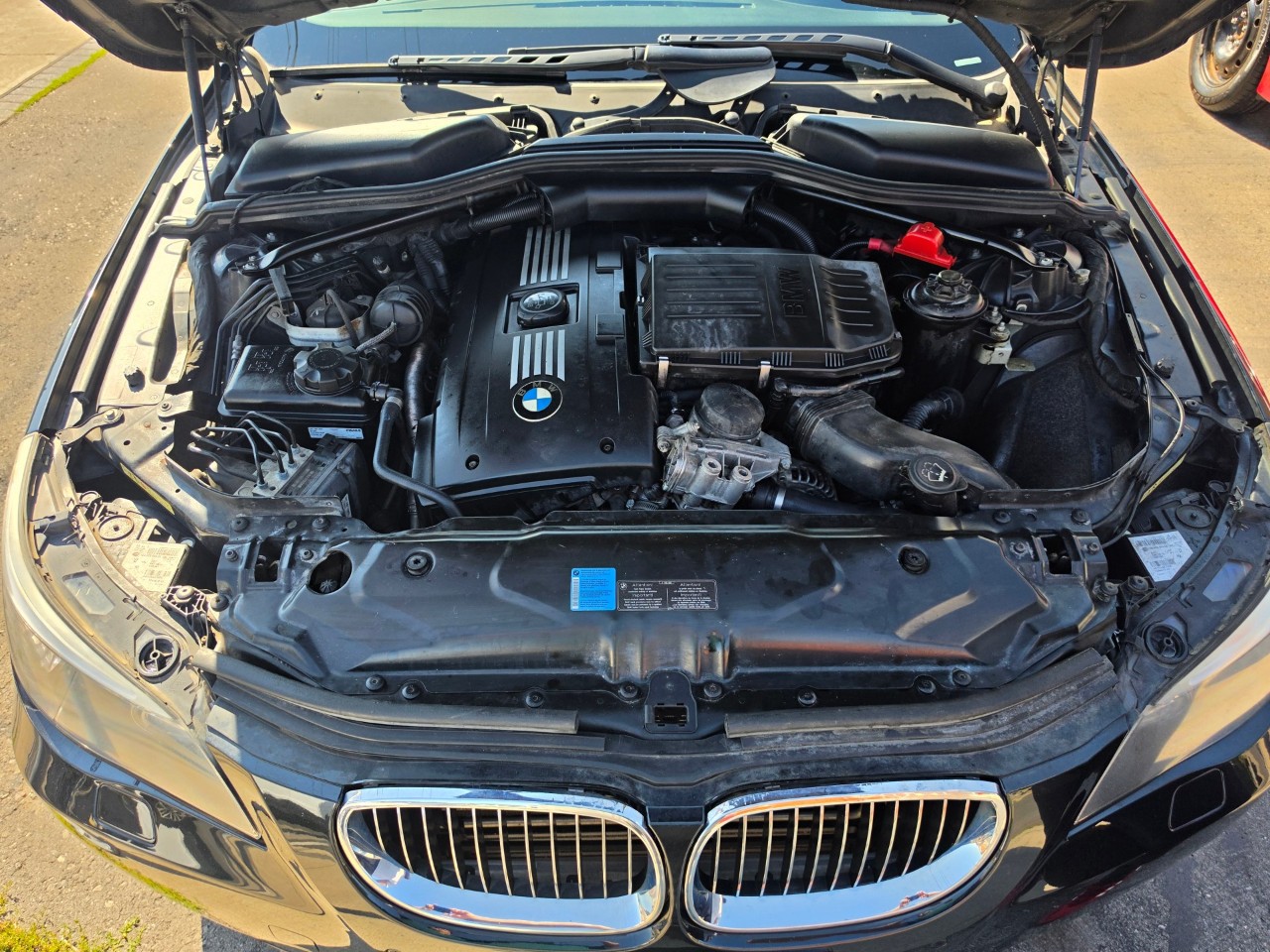 2010 BMW 5 Series photo 18