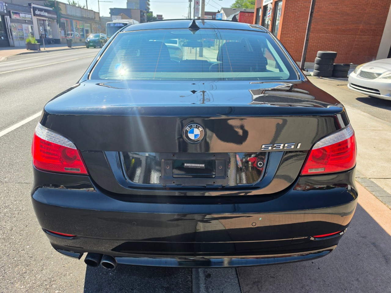 2010 BMW 5 Series photo 6