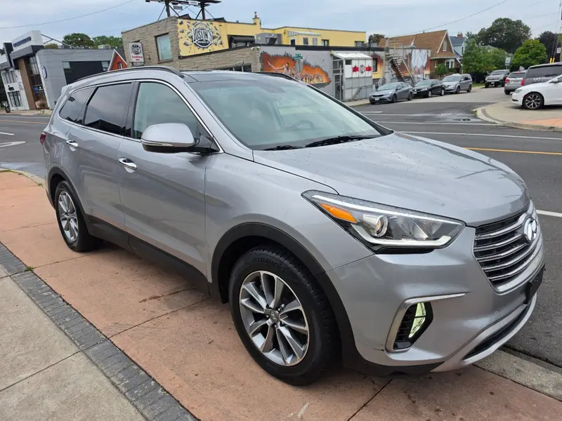 2017 Hyundai Santa Fe XL photo 1