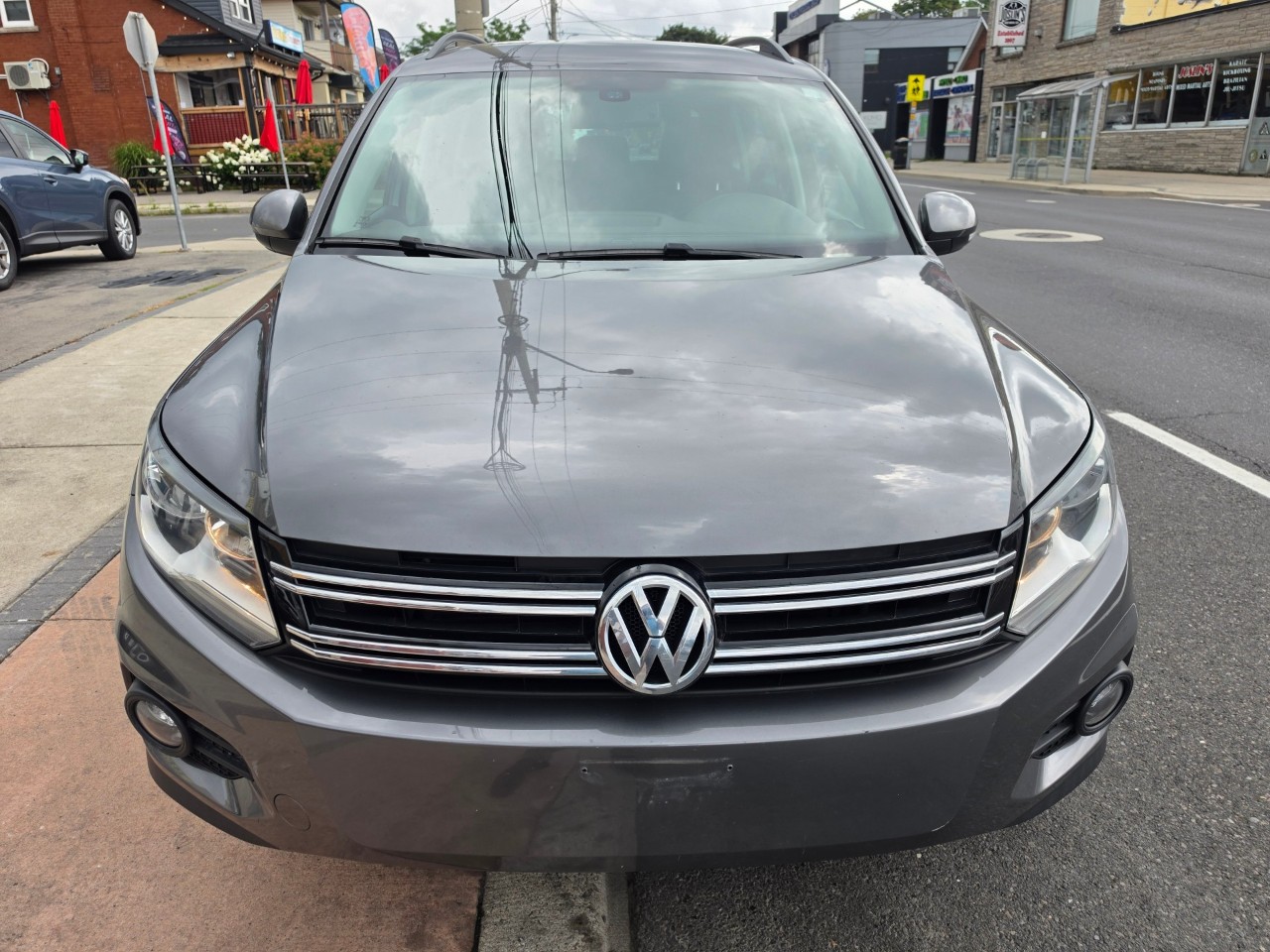 2017 Volkswagen Tiguan photo 2