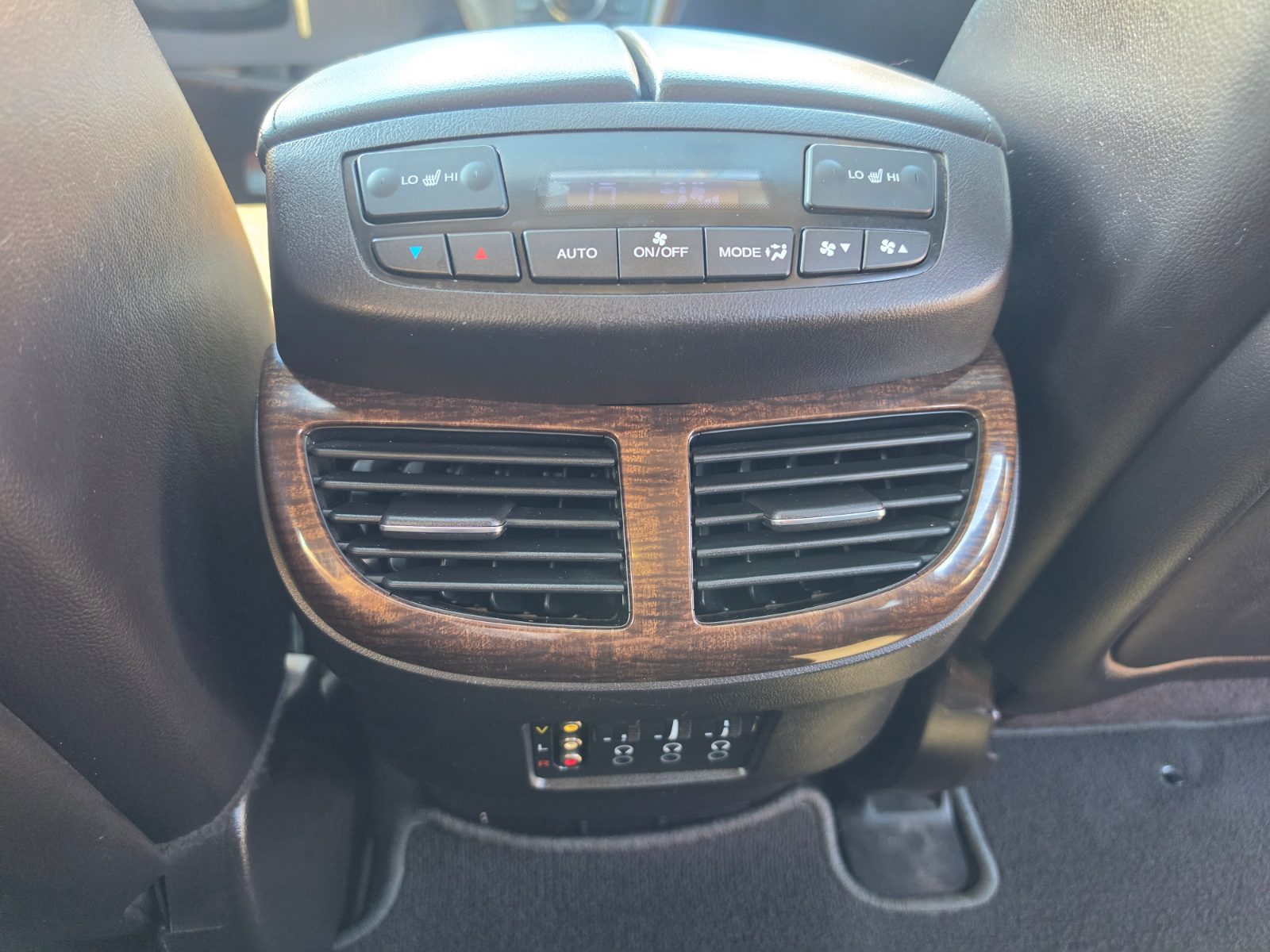 2011 Acura MDX photo 17