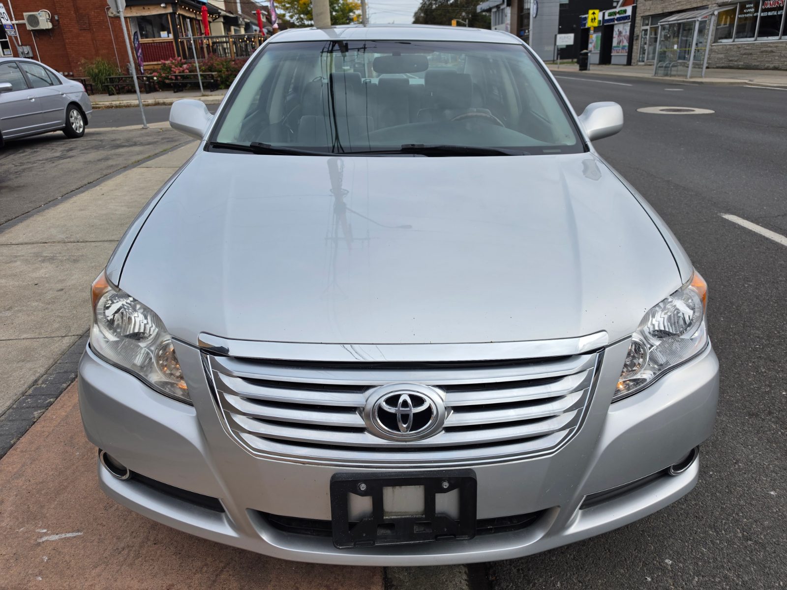 2009 Toyota Avalon photo 2