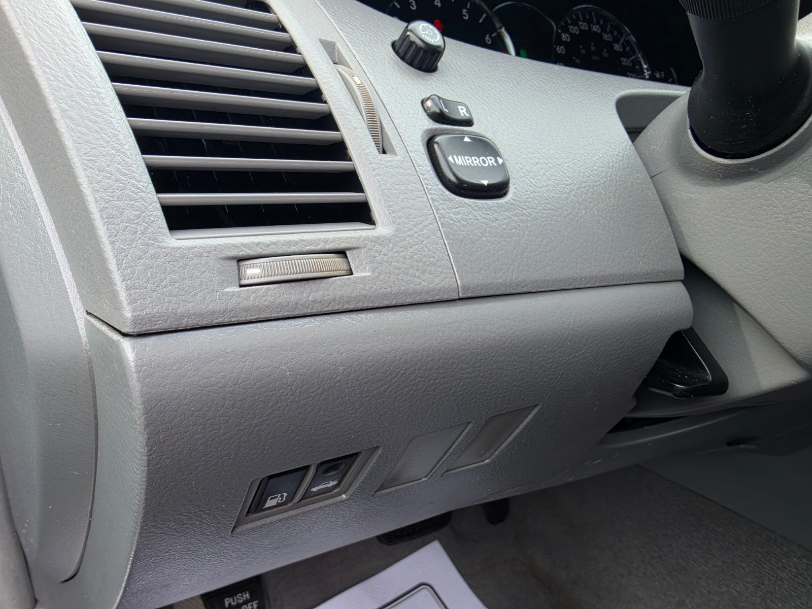 2009 Toyota Avalon photo 18