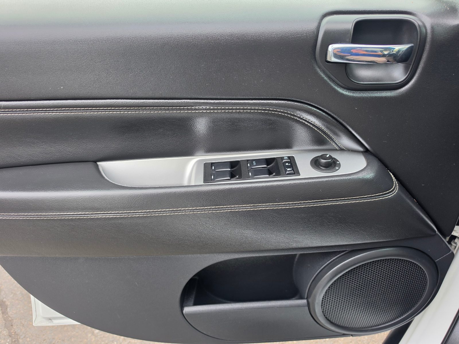 2015 Jeep Compass photo 18
