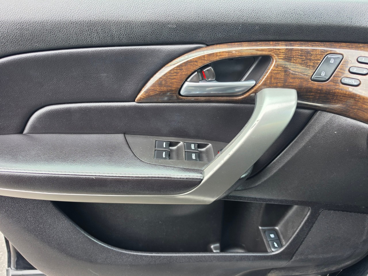 2012 Acura MDX photo 19