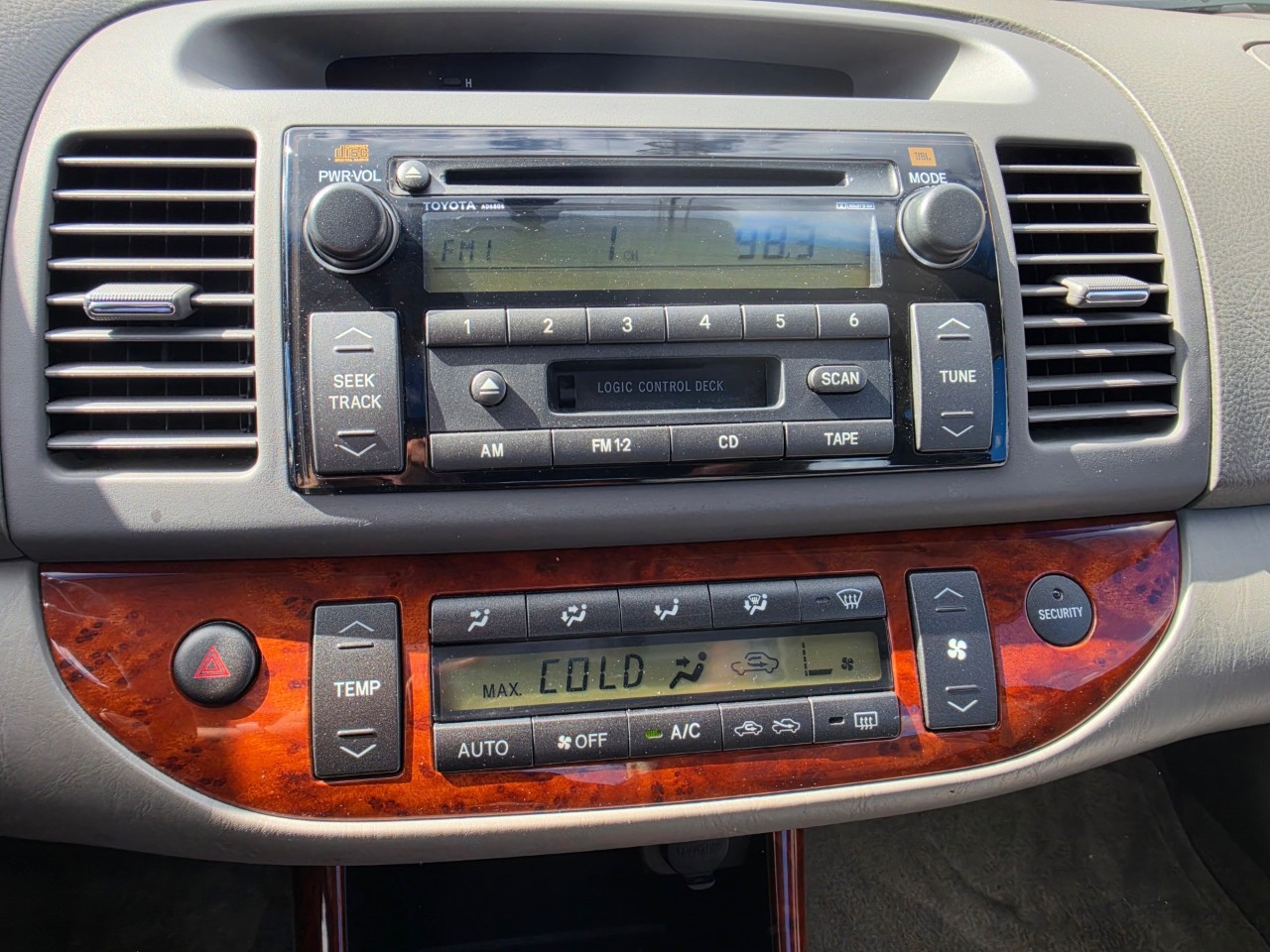2003 Toyota Camry photo 16