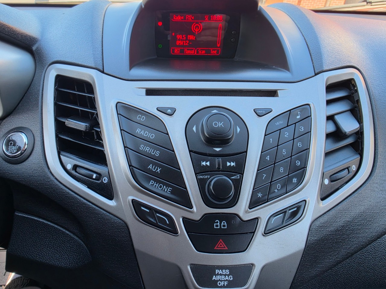2013 Ford Fiesta photo 15