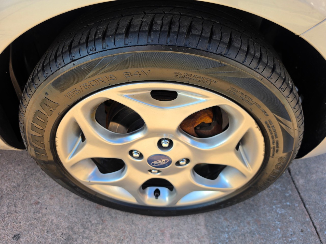 2013 Ford Fiesta photo 21
