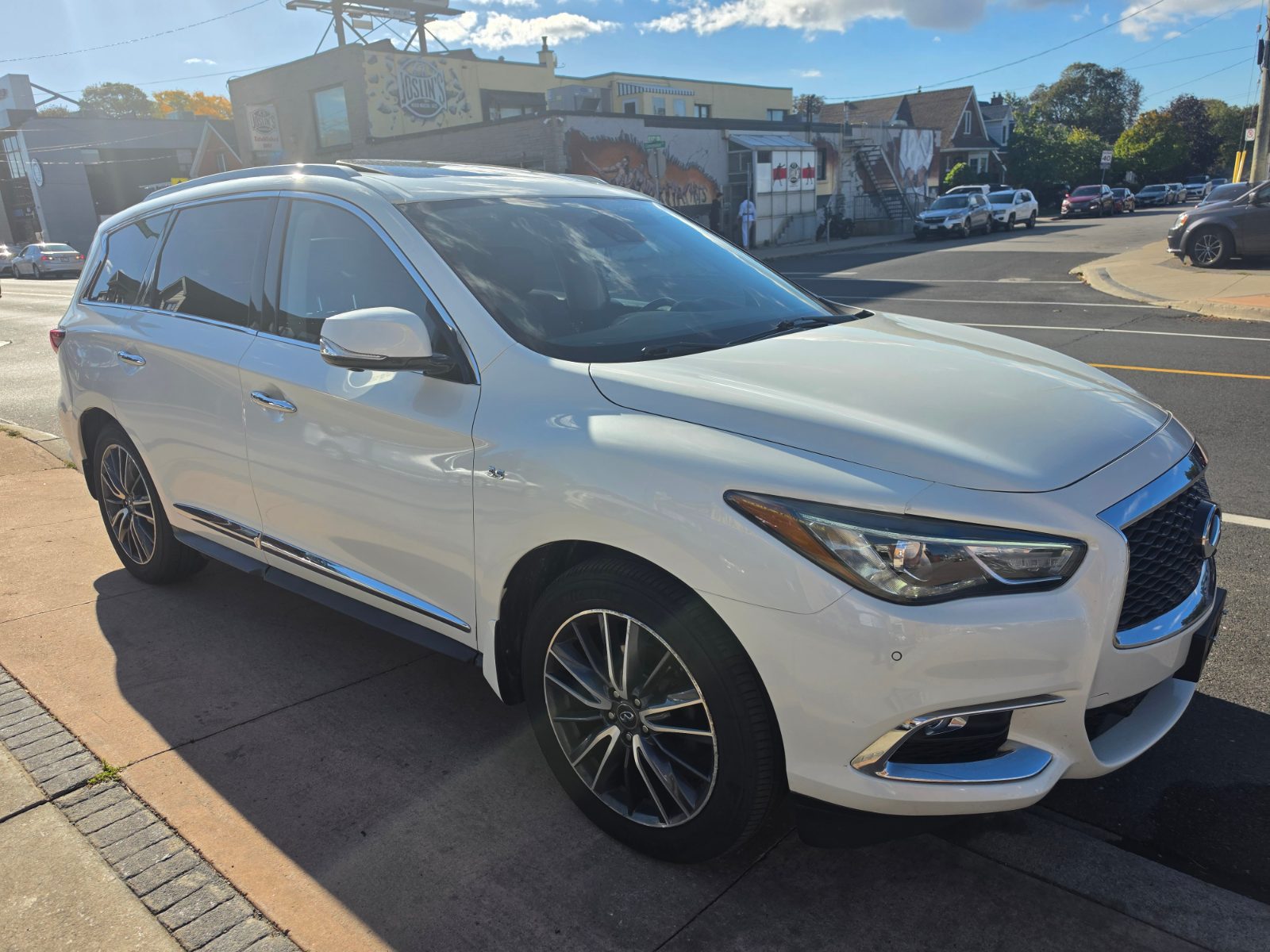 2017 INFINITI QX60 photo 1