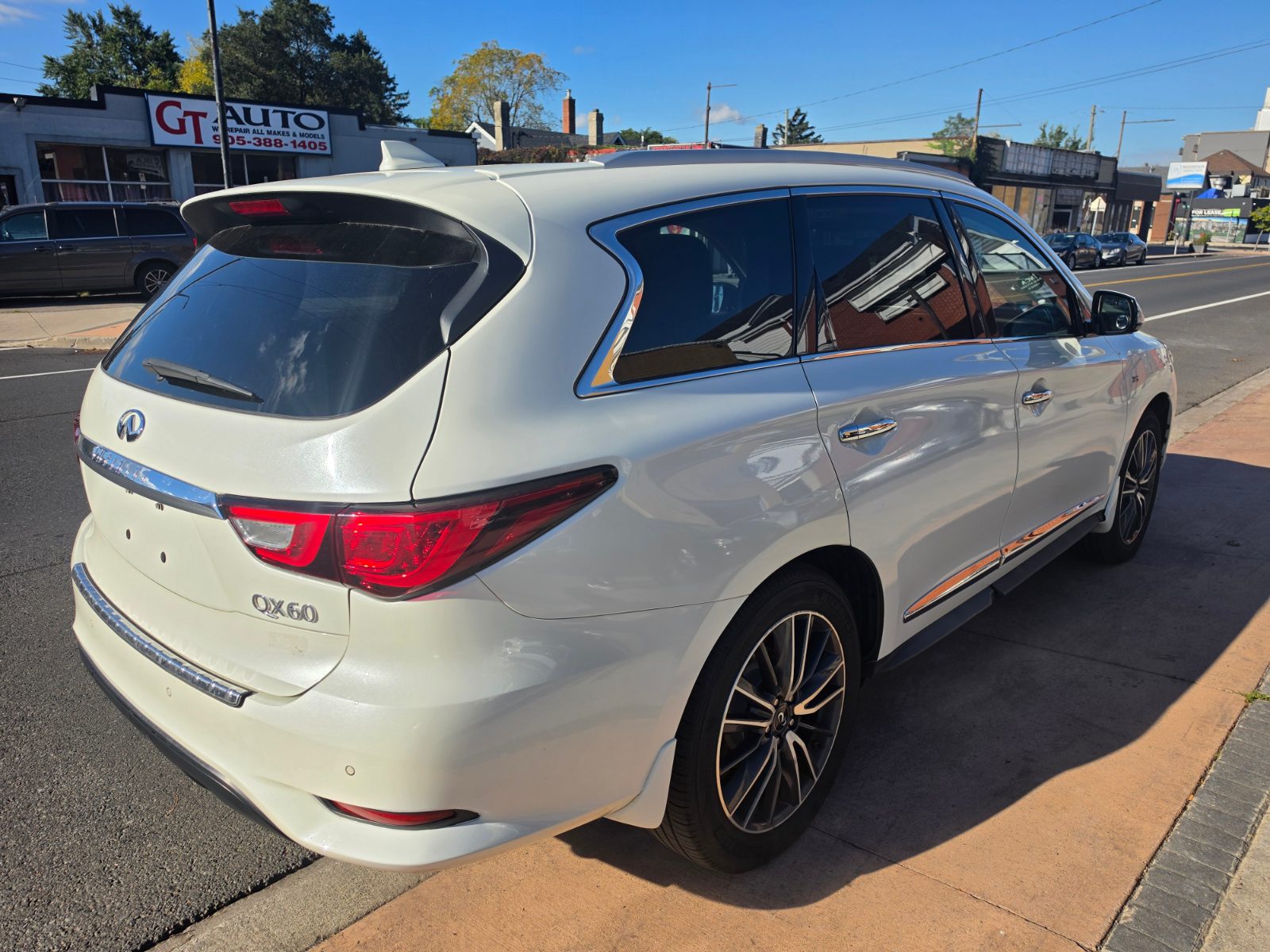 2017 INFINITI QX60 photo 7
