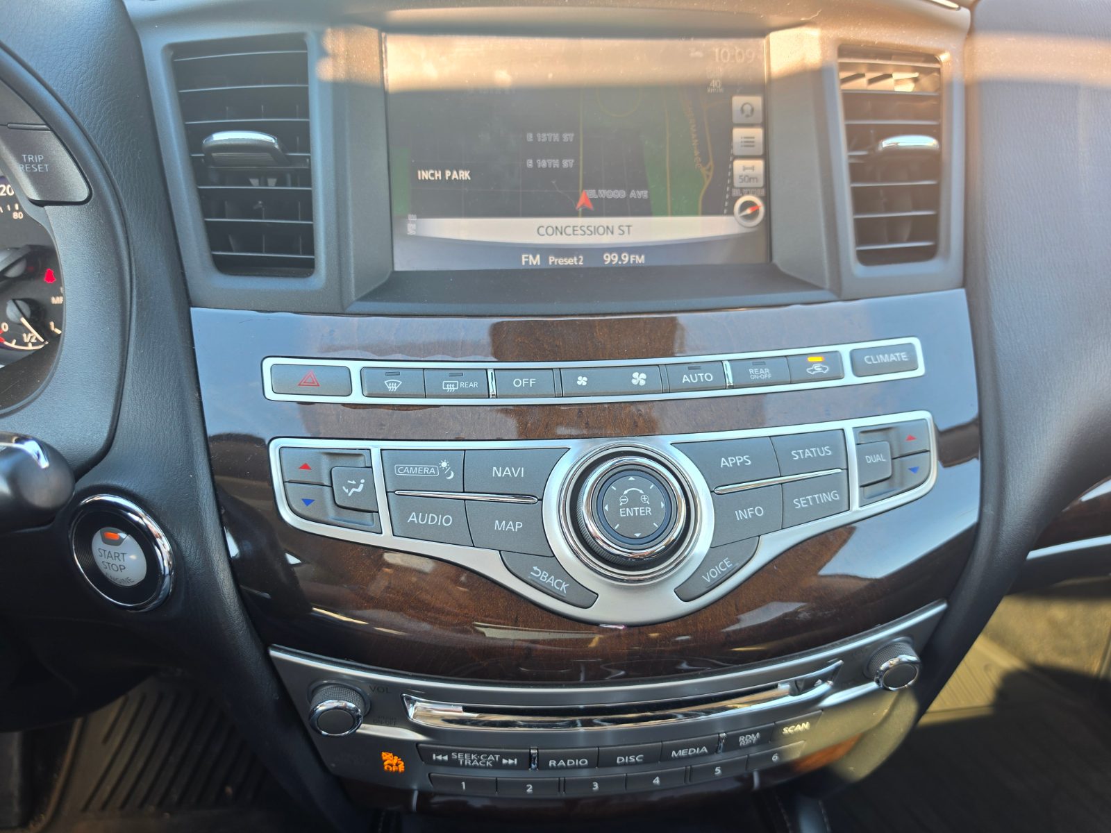 2017 INFINITI QX60 photo 15