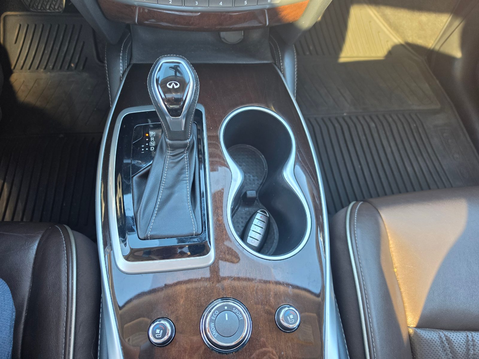 2017 INFINITI QX60 photo 16