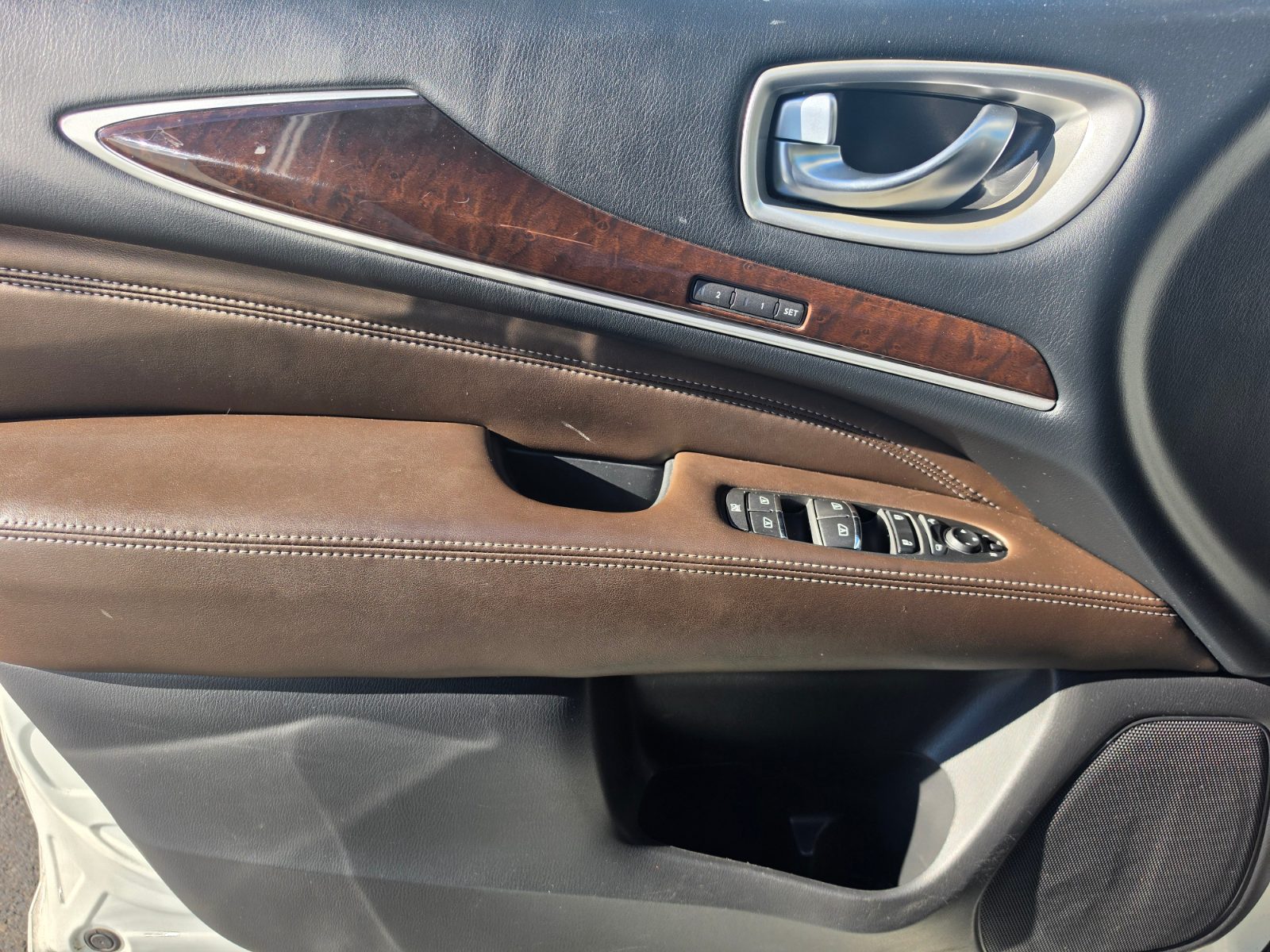 2017 INFINITI QX60 photo 19