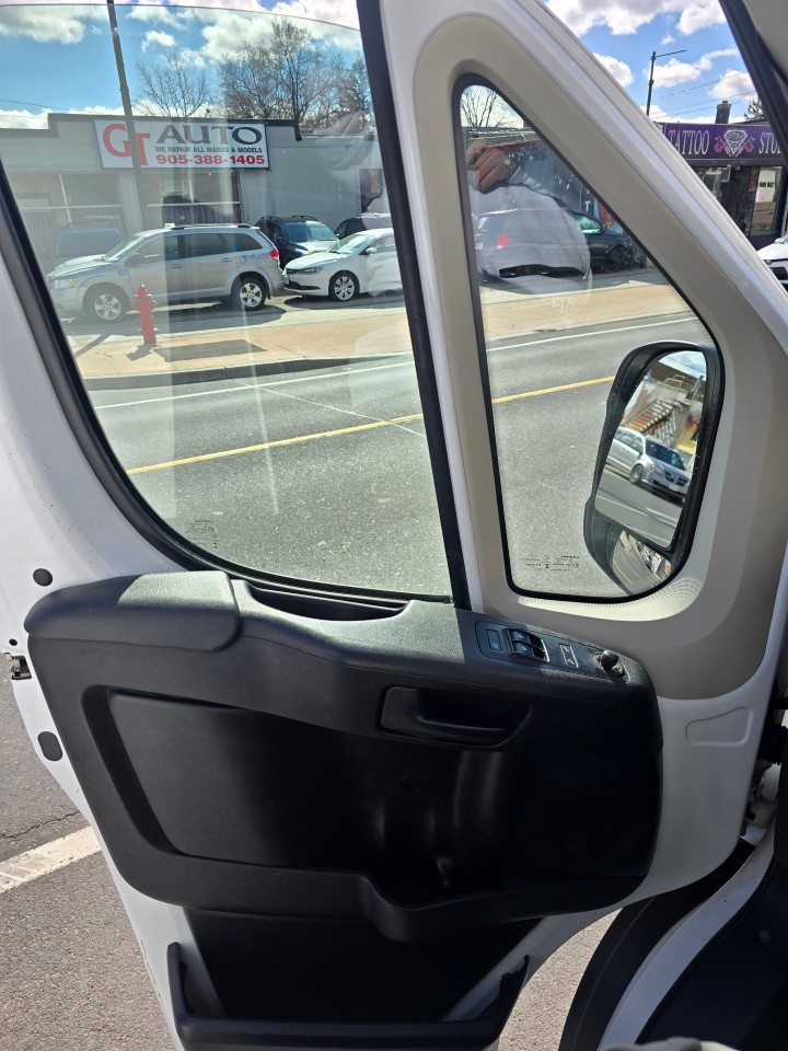 2018 Ram ProMaster Cargo Van photo 16