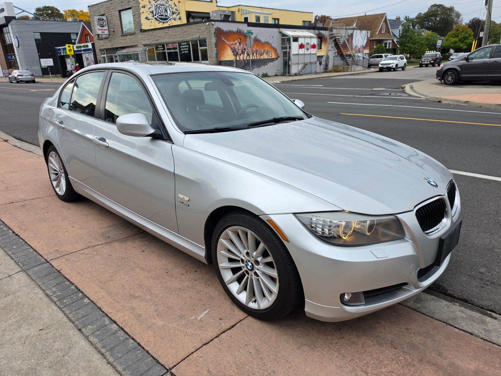 2010 BMW 3 Series photo 1