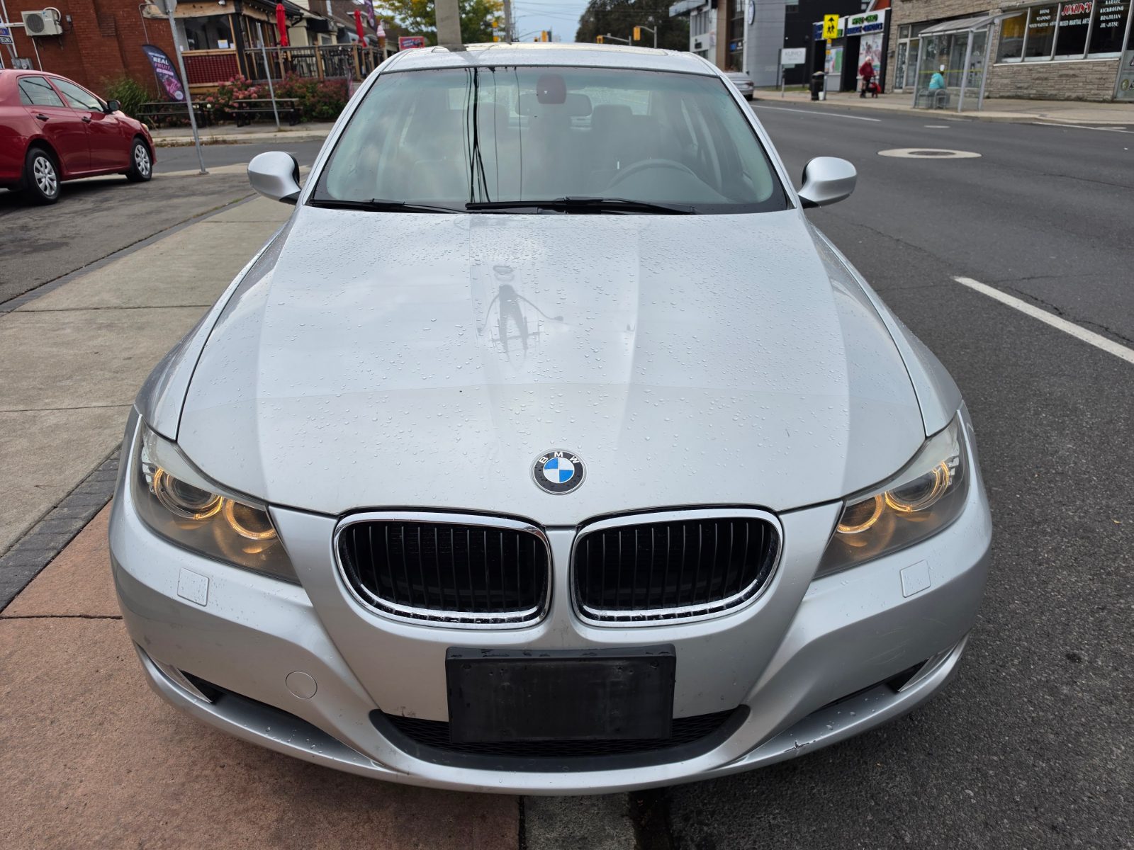 2010 BMW 3 Series photo 2