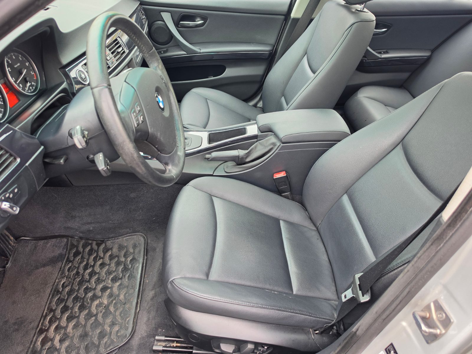 2010 BMW 3 Series photo 9