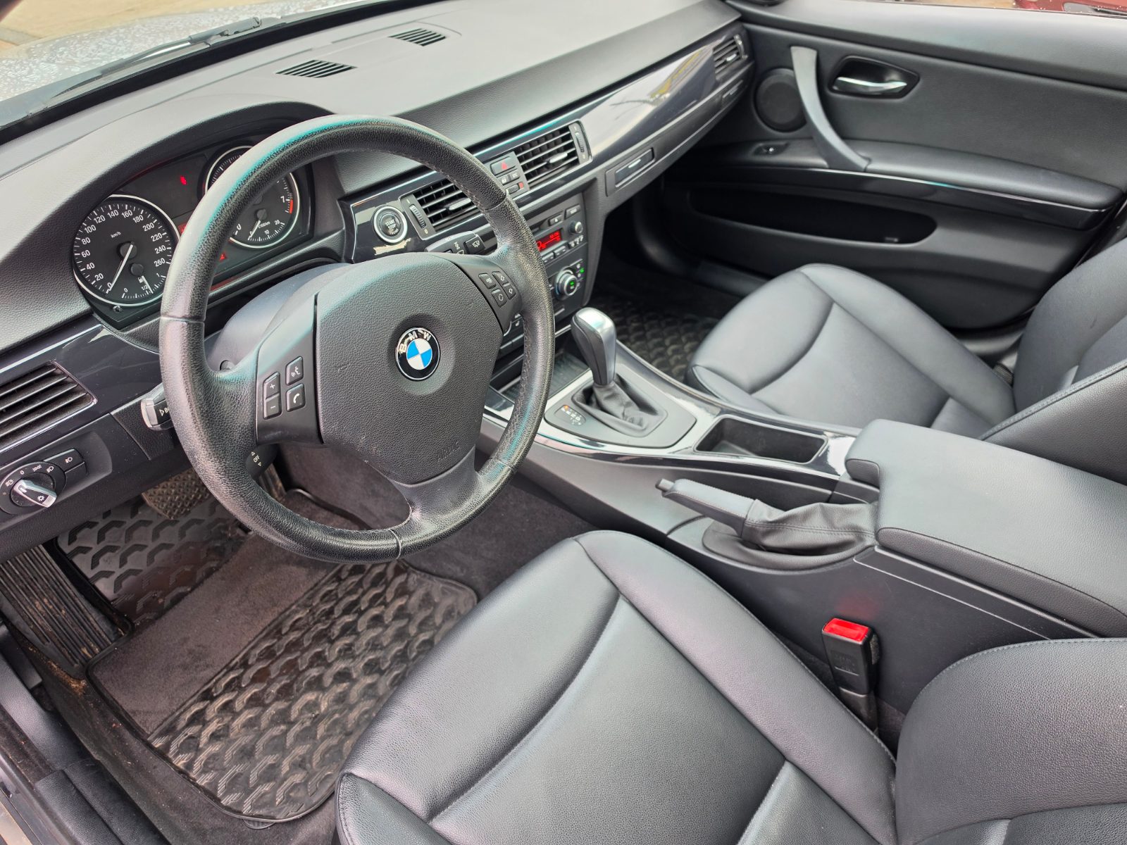 2010 BMW 3 Series photo 10