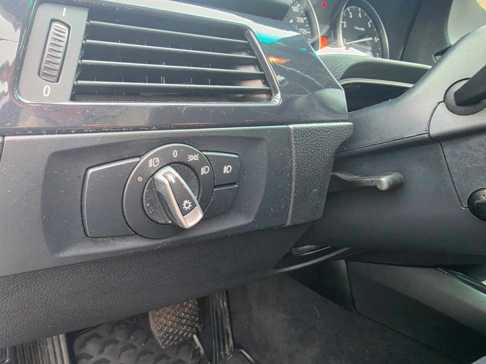 2010 BMW 3 Series photo 16