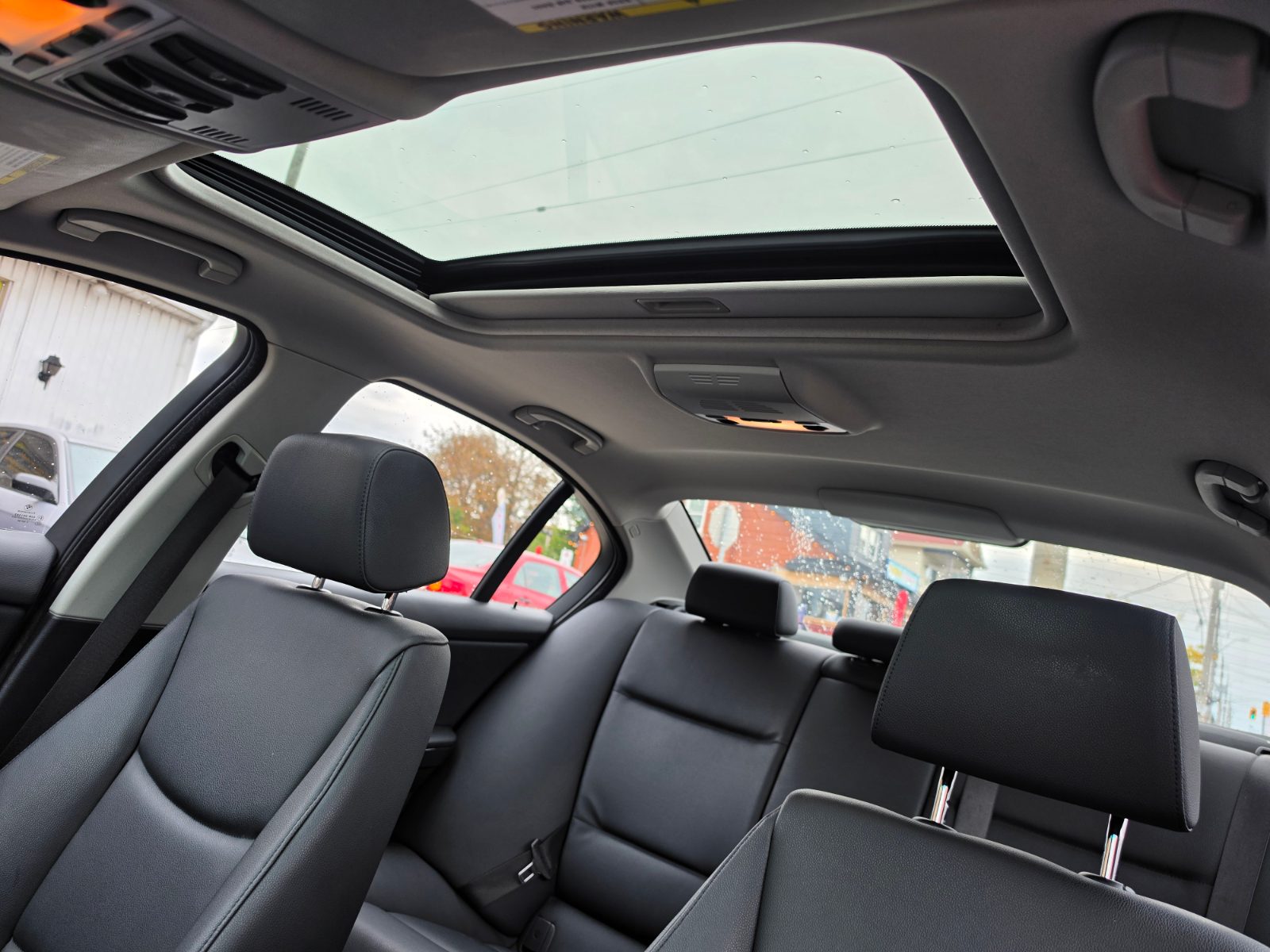 2010 BMW 3 Series photo 18