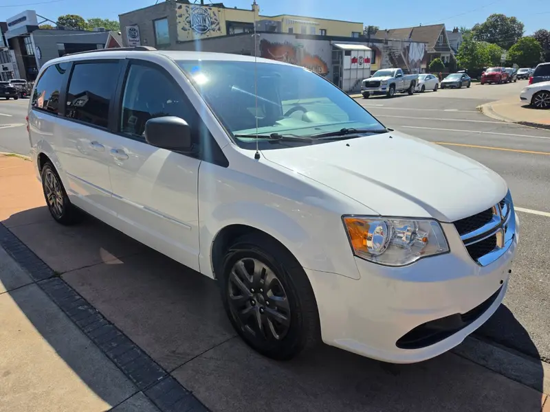 2017 Dodge Grand Caravan photo 1