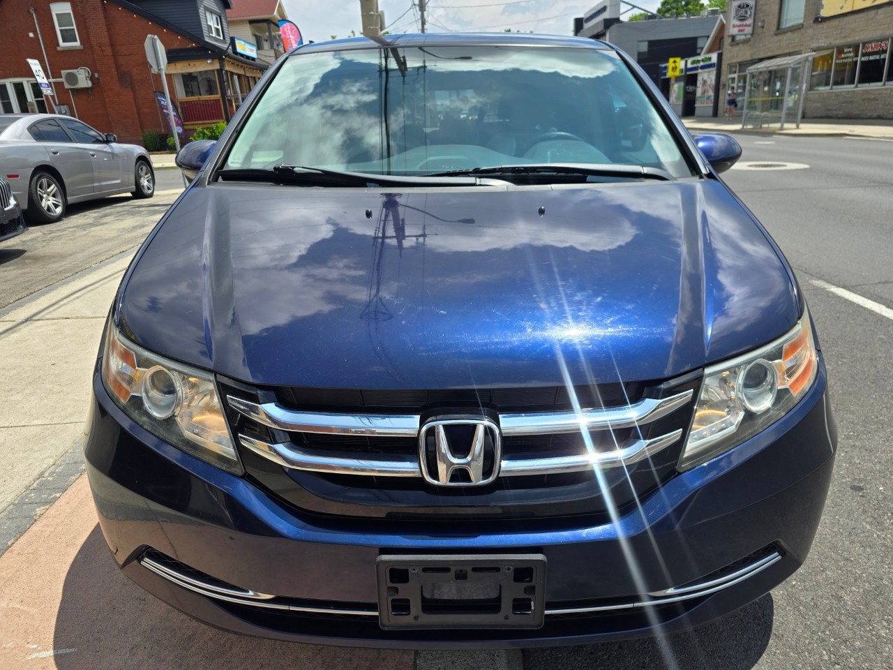 2015 Honda Odyssey photo 2