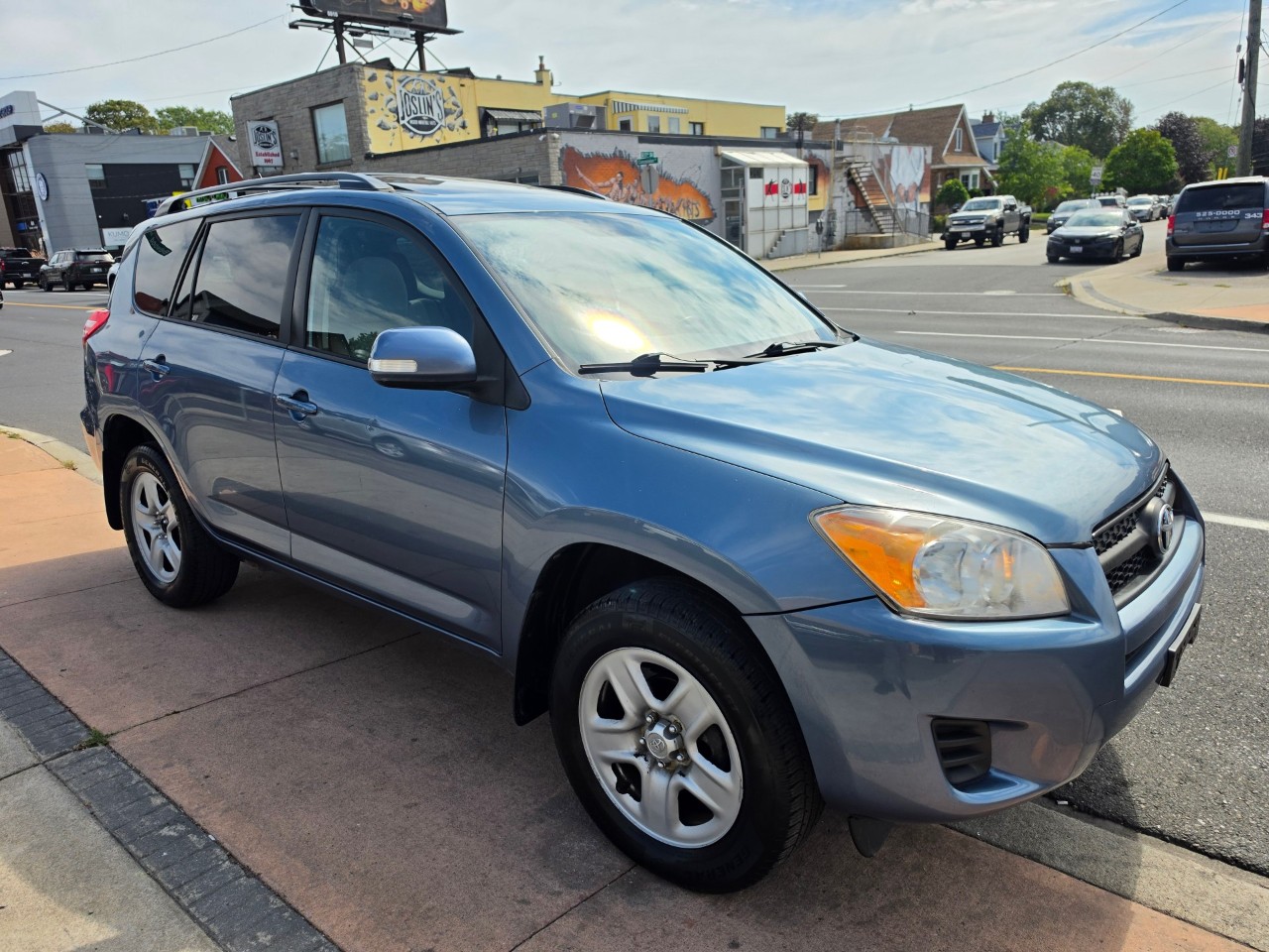 2012 Toyota RAV4 photo 1